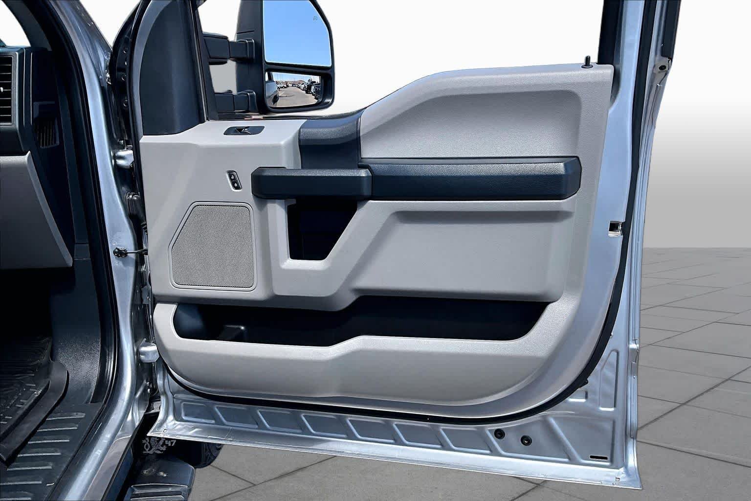 Used 2022 Iconic Silver Metallic Ford XL image 22