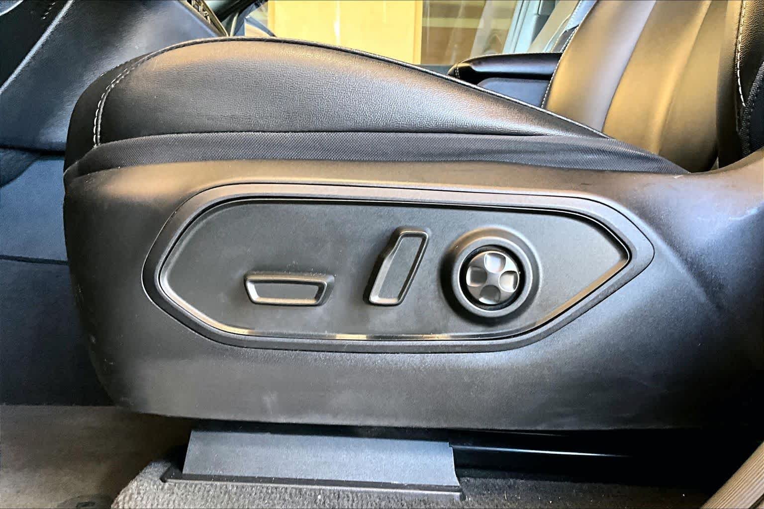 Used 2024 Baltic Gray Metallic Clearcoat Jeep  image 36