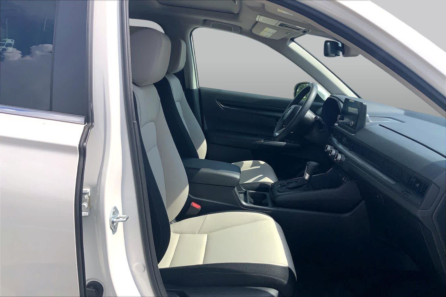 Used 2025 Platinum White Pearl Honda EX image 9