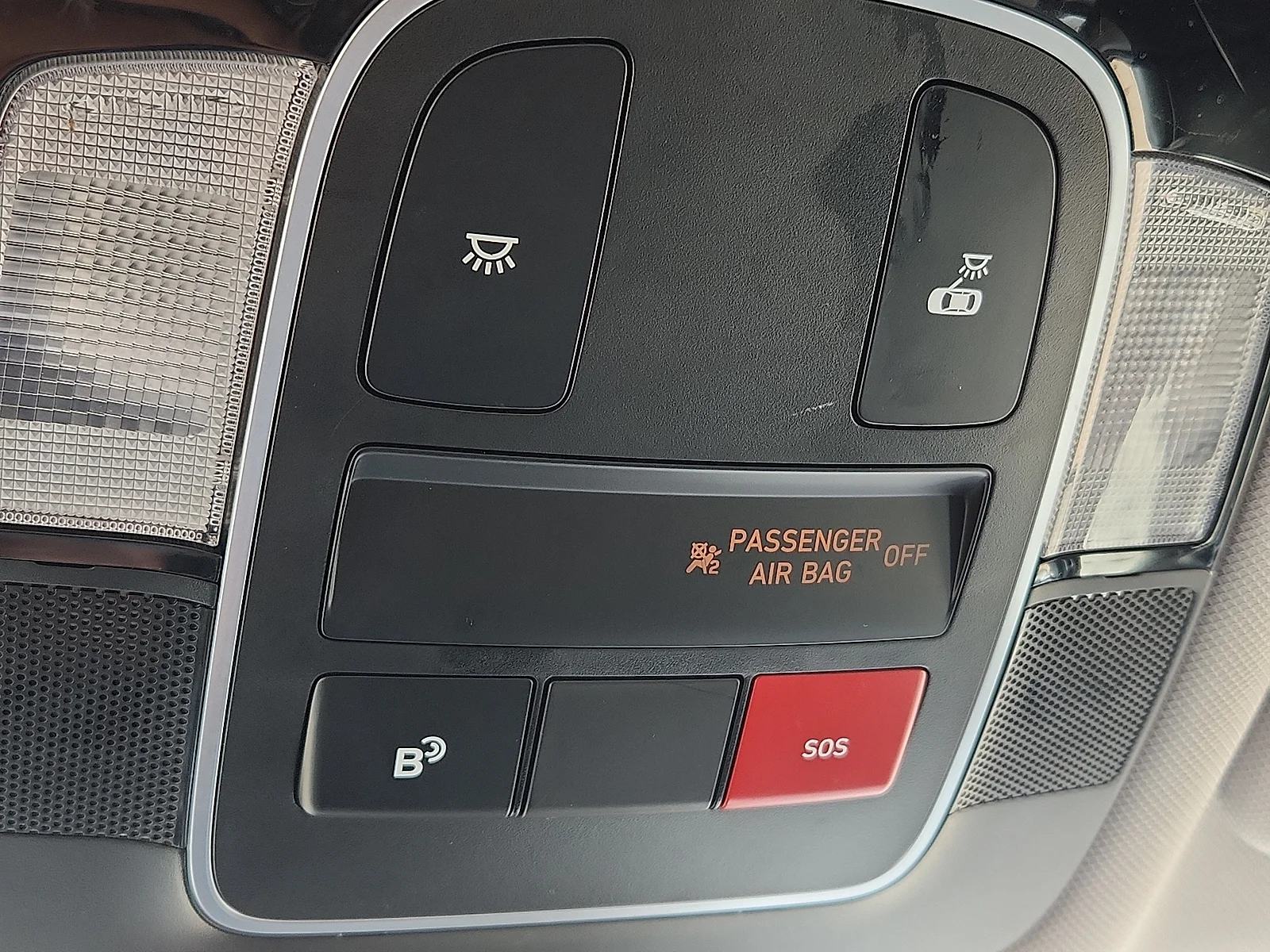 Used 2025 White Hyundai SEL image 22