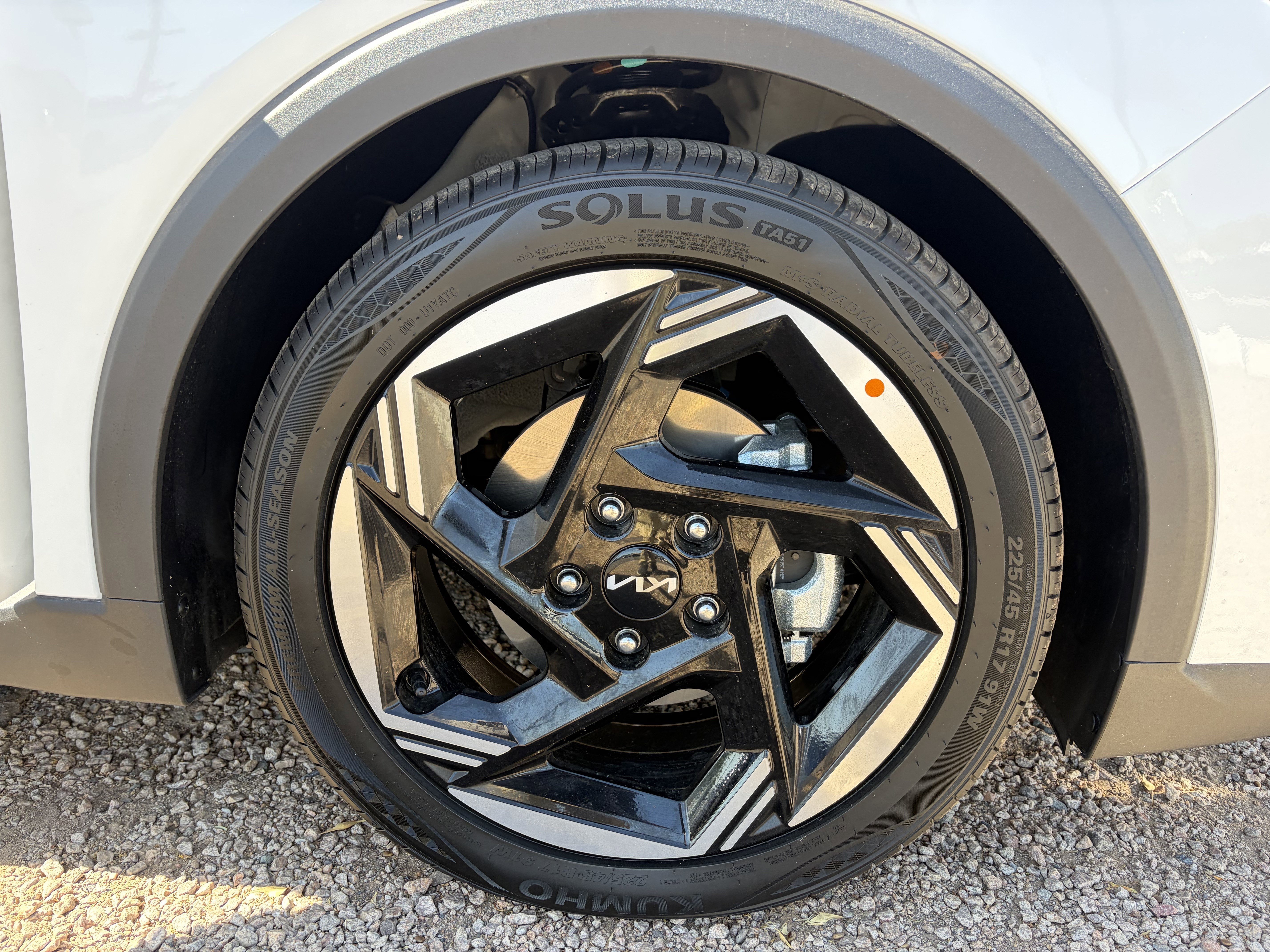 New 2026 Snow White Pearl Kia EX image 7