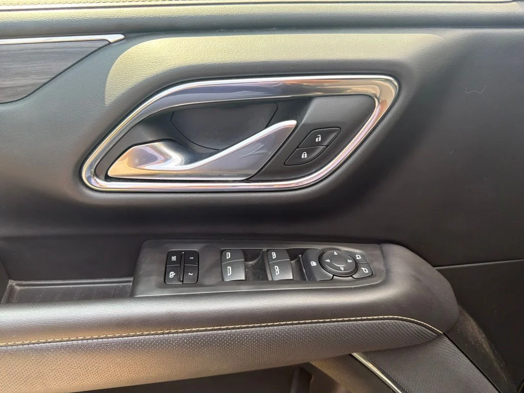 Used 2023 Black GMC SLT image 16
