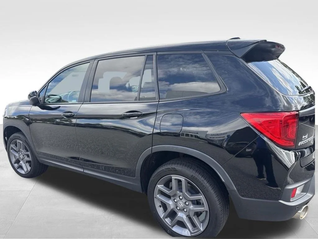 Used 2023 Black Honda EX-L image 9