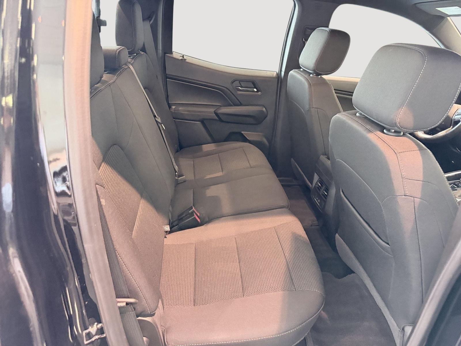 Used 2025 Onyx Black GMC Elevation image 27