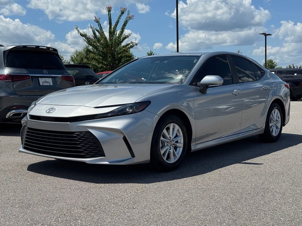 2025 Toyota Camry LE - Photo 7