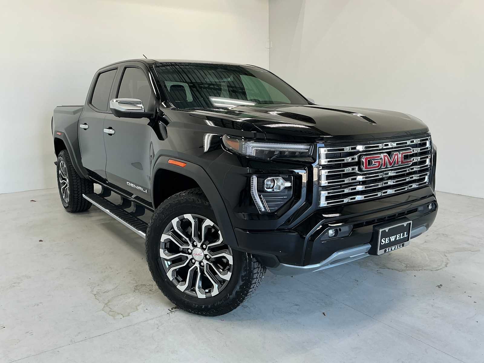 Used 2025 Onyx Black GMC 4WD Denali image 3