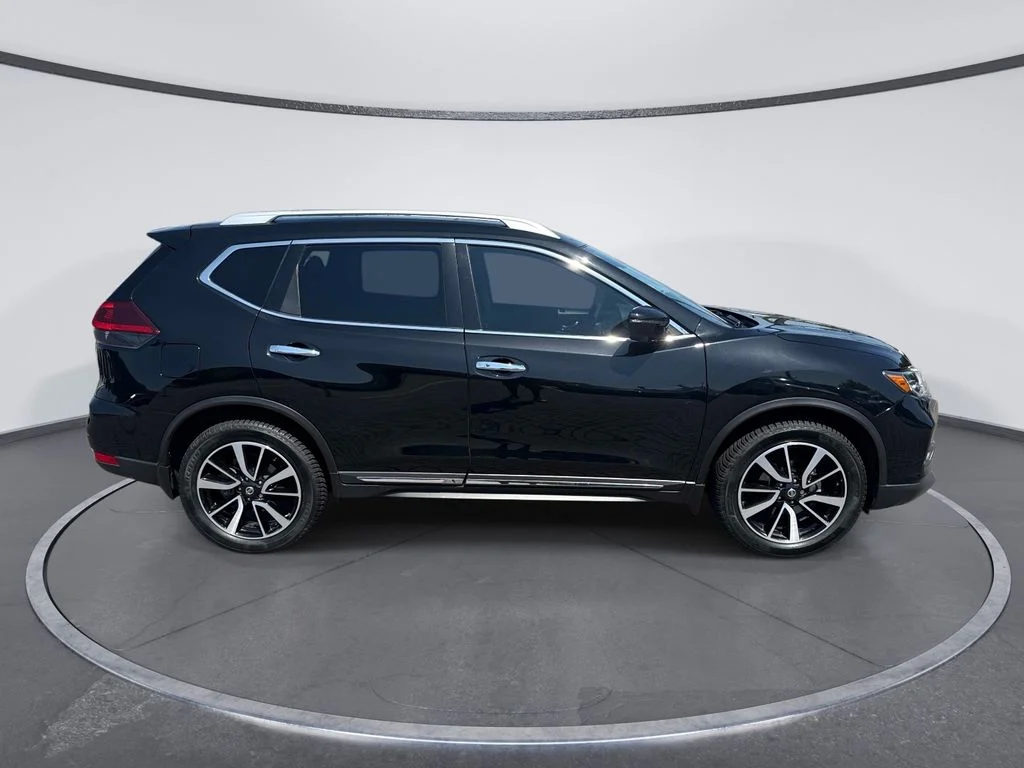 Used 2018 Black Nissan SL image 8