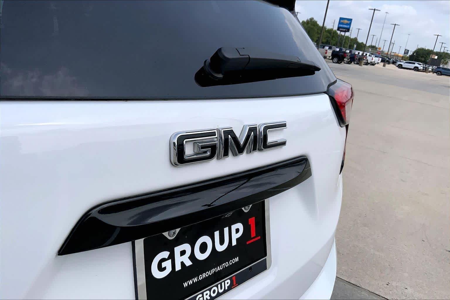 Used 2023 Summit White GMC SLT image 30