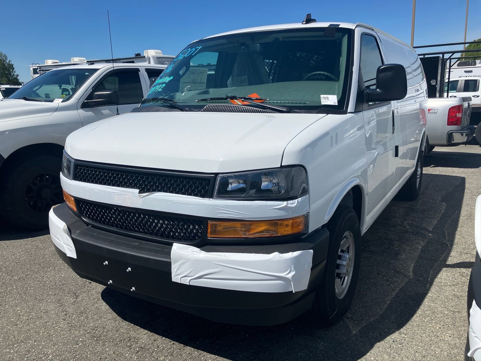 2026 Chevrolet Express 3500 Work Van HD's photo
