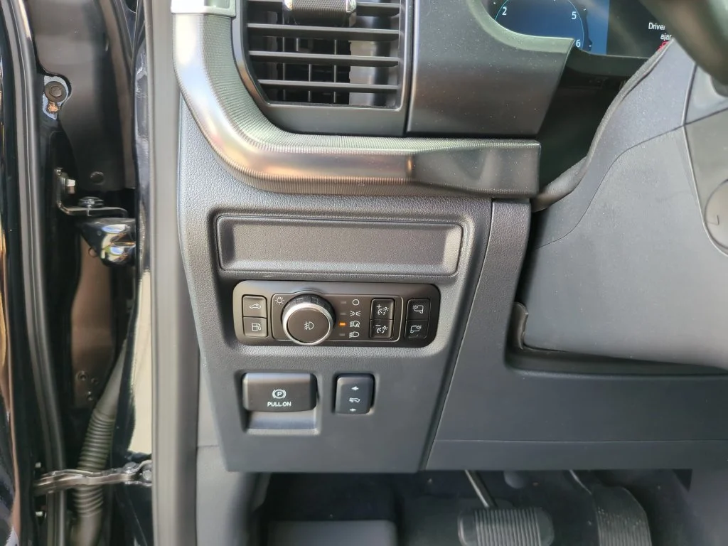 Used 2025 Agate Black Metallic Ford Platinum image 37