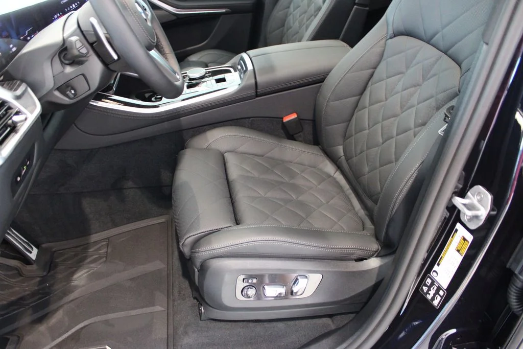 New 2026 Carbon Black Metallic BMW xDrive40i image 9