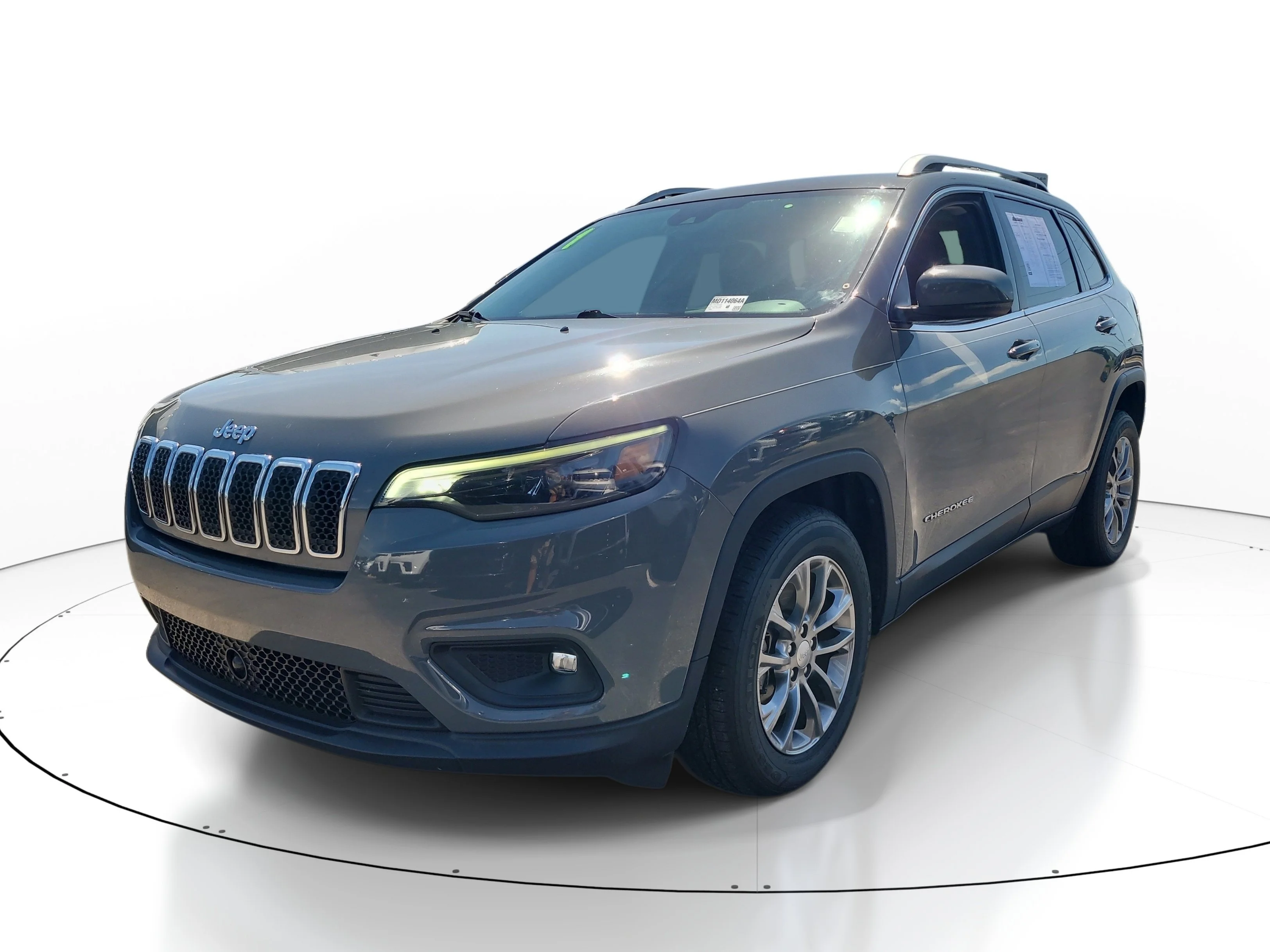 Used 2021 Sting-Gray Clearcoat Jeep Latitude Plus image 3