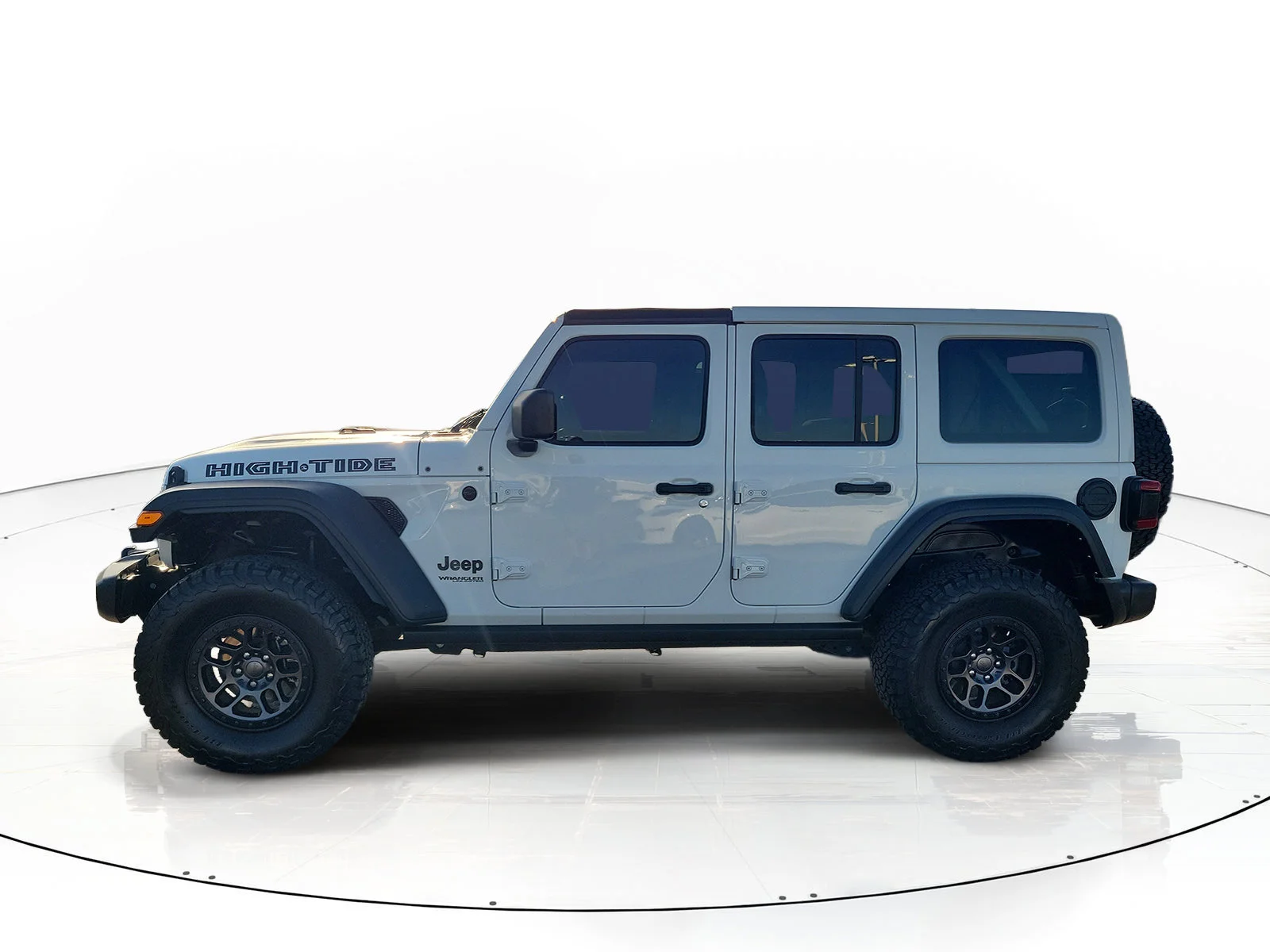 Used 2022 White Jeep Unlimited High Tide image 6