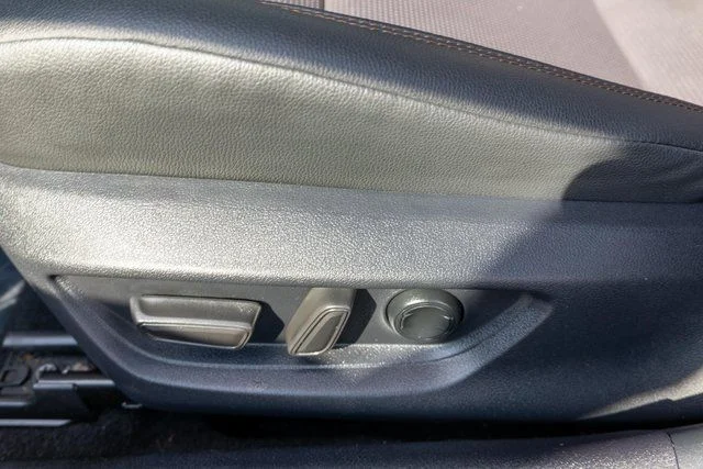 Used 2025 Pearl Toyota XLE image 22