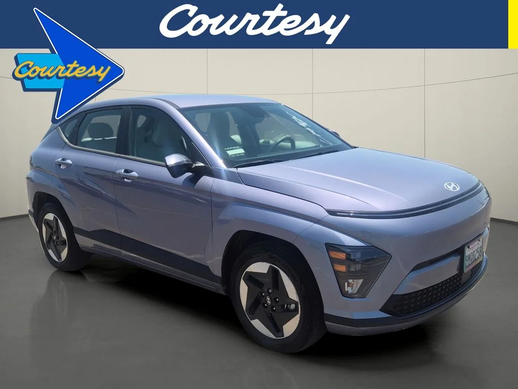 Used 2024 Blue Hyundai SE image 1