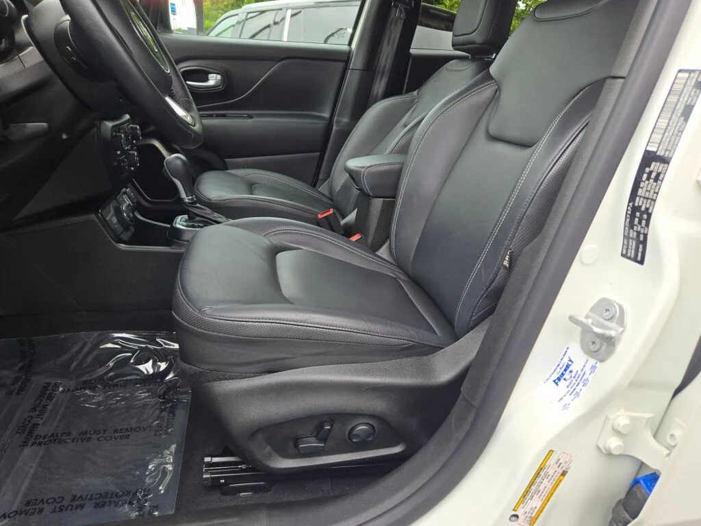 Used 2023 White Jeep Limited image 21