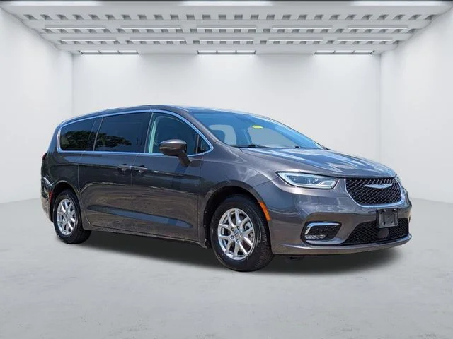 2023 Chrysler Pacifica Touring L's photo