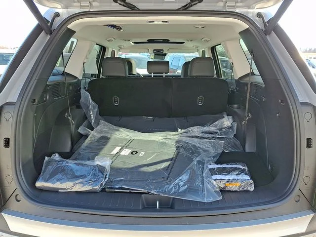 New 2026 Silver Hyundai SEL Premium image 22