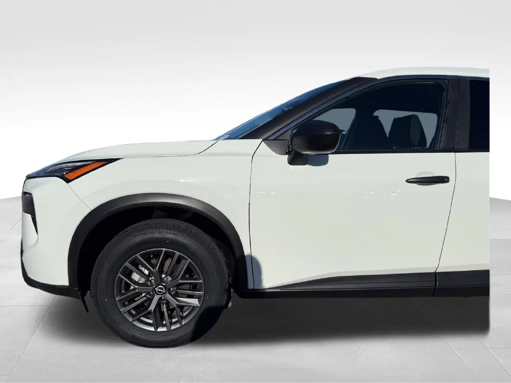 Used 2024 White Nissan S image 23