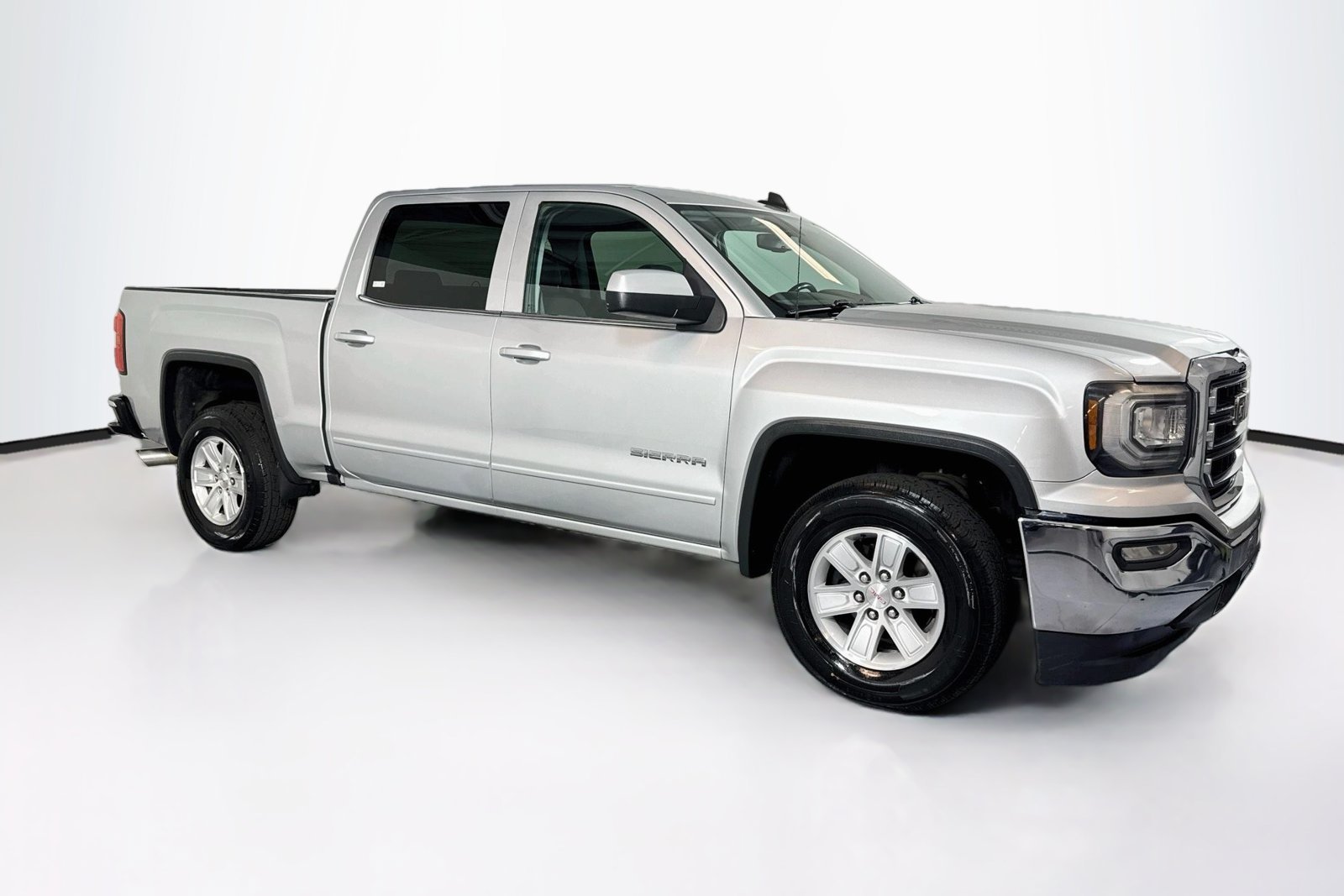 Used 2018 Quicksilver Metallic GMC SLE image 3