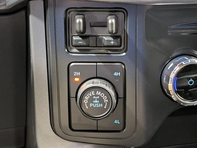 New 2026 Oxford White Ford XLT image 40