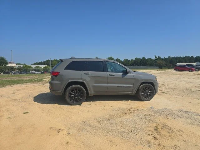 Used 2021 Gray Jeep Laredo X image 10