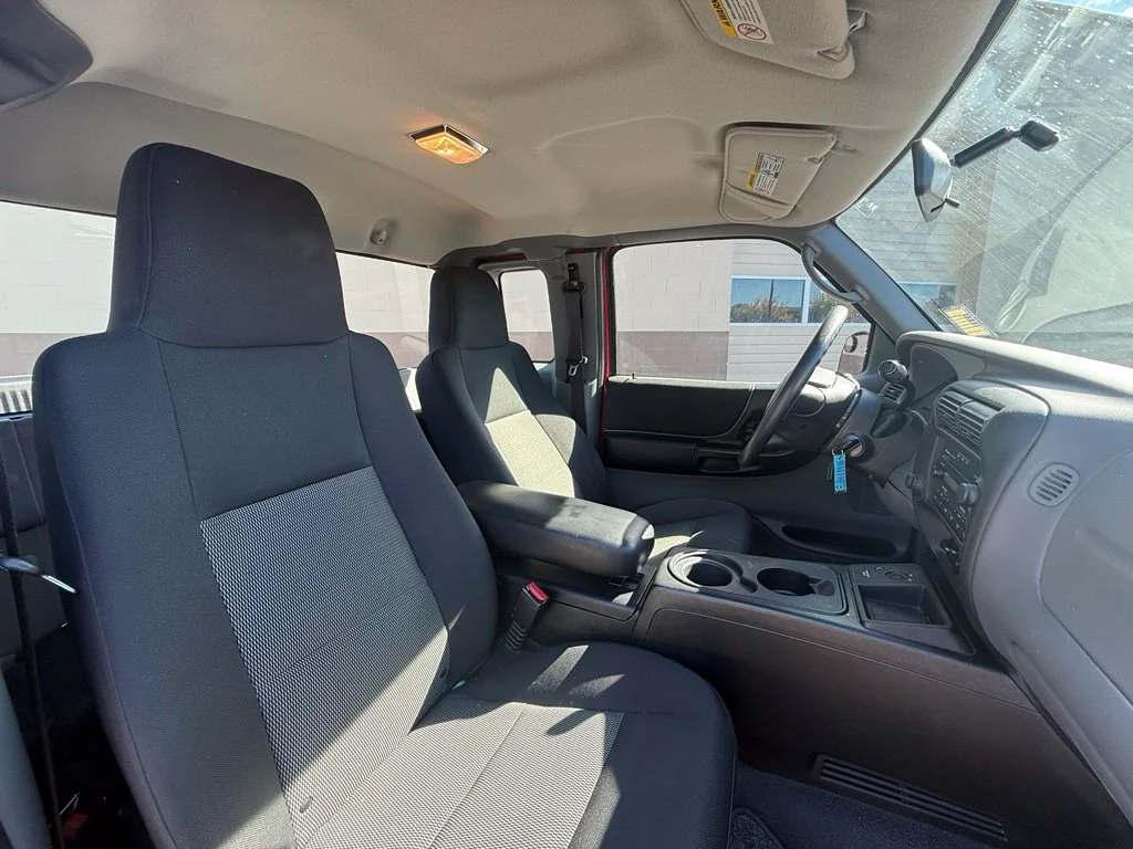 Used 2004 Bright Red Clearcoat Ford Edge image 14