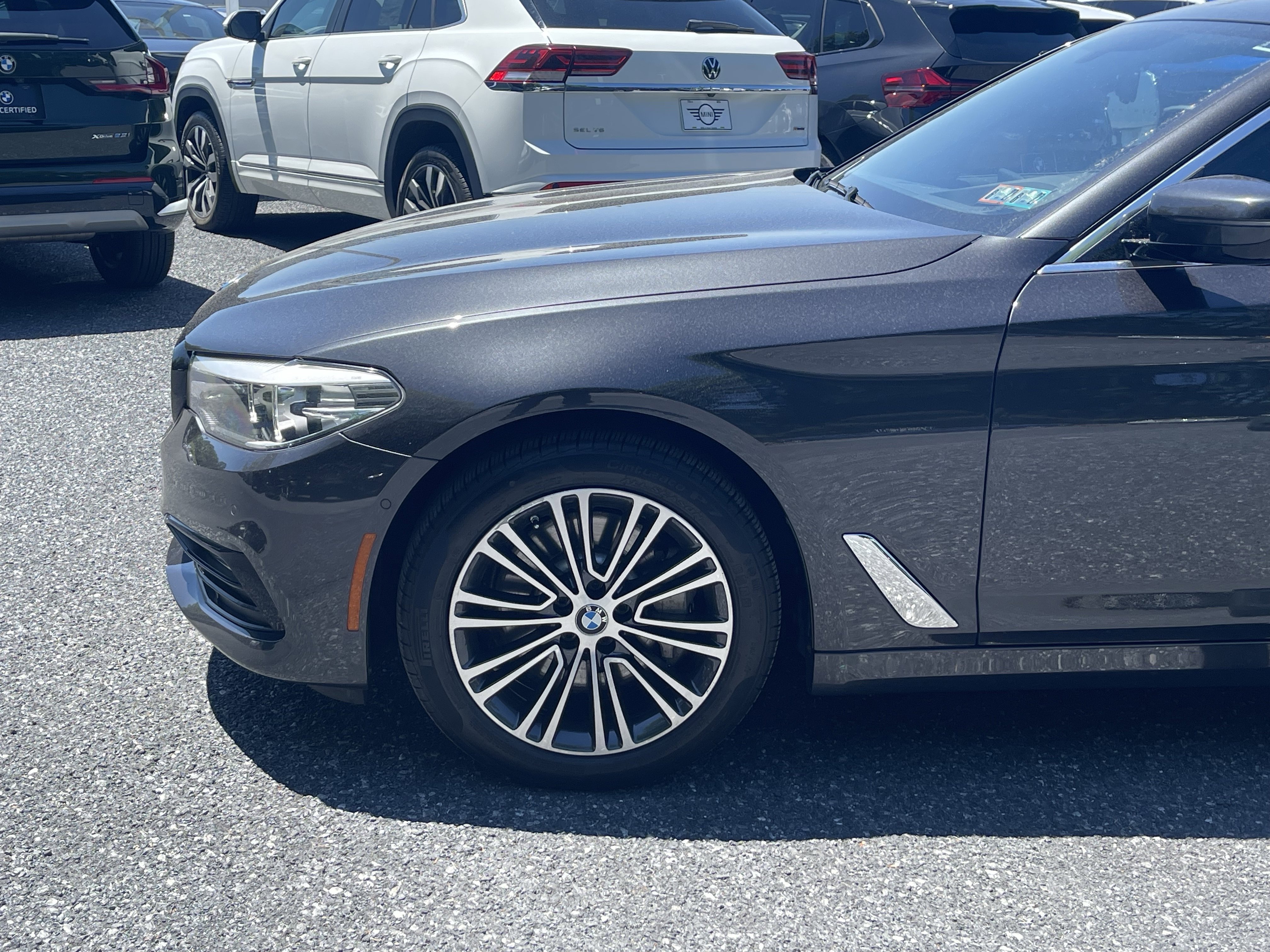 Used 2017 Dark Graphite Metallic BMW 530i xDrive image 4