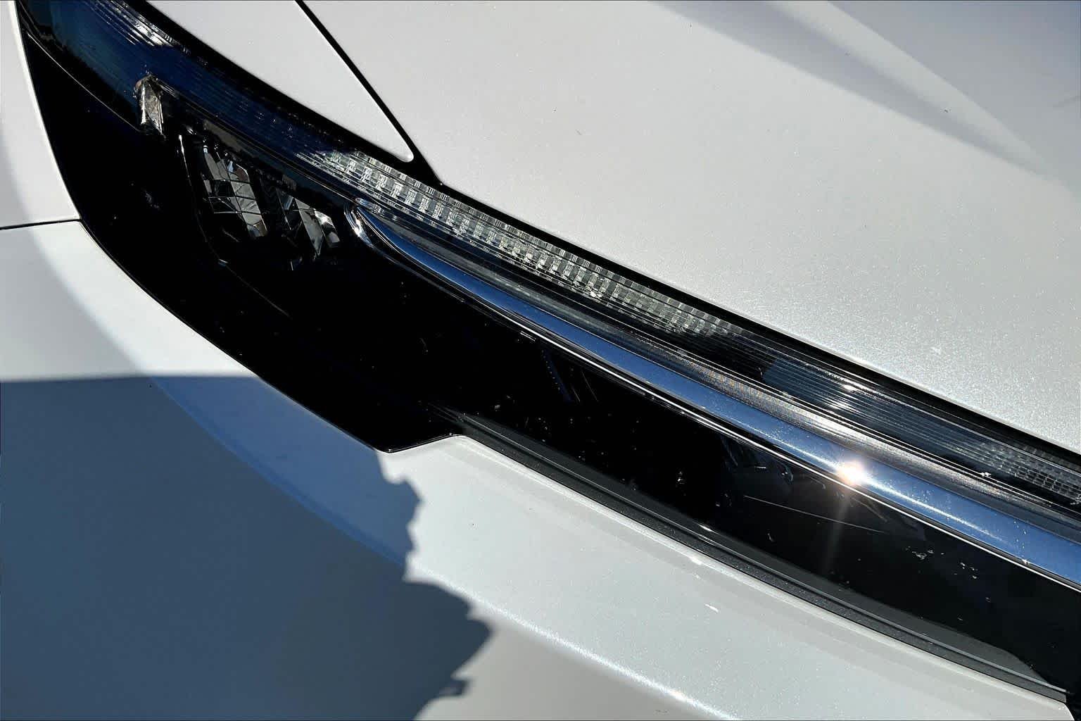 Used 2024 Platinum White Pearl Honda EX-L image 27