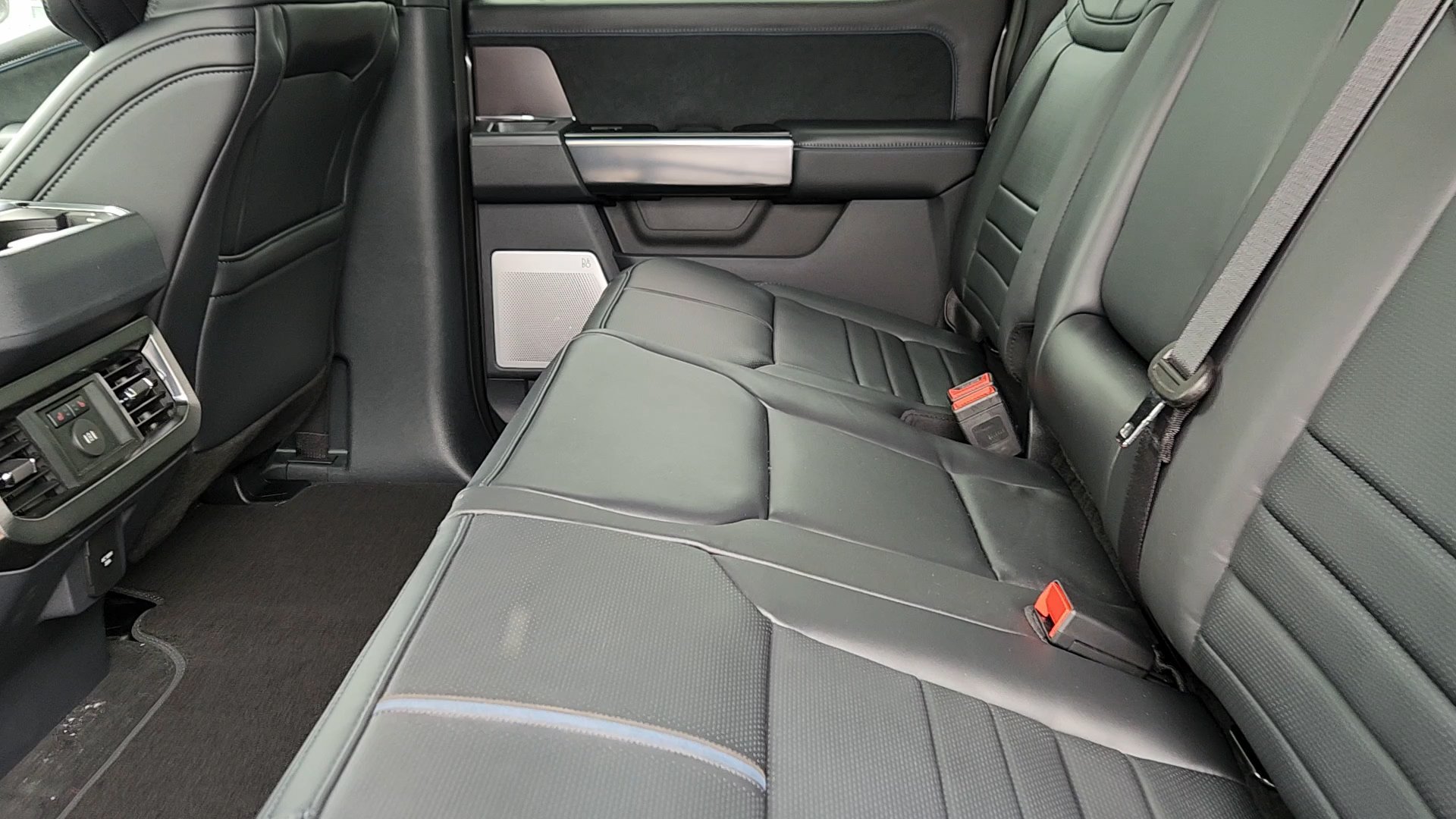 New 2026 Carbonized Gray Metallic Ford Platinum image 32