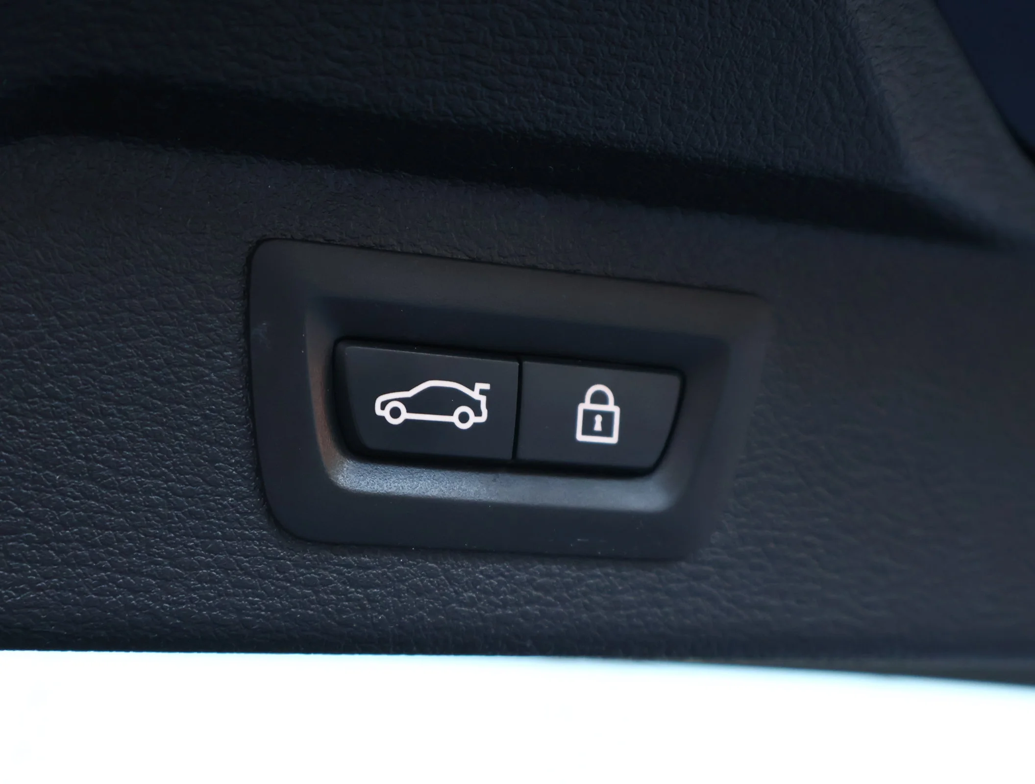 Used 2015 Blue BMW xDrive50i image 27