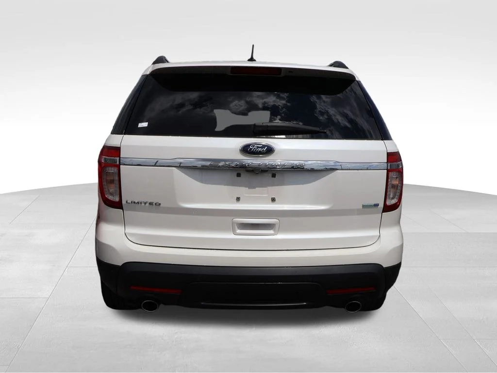 Used 2014 White Platinum Clearcoat Metallic Ford Limited image 12