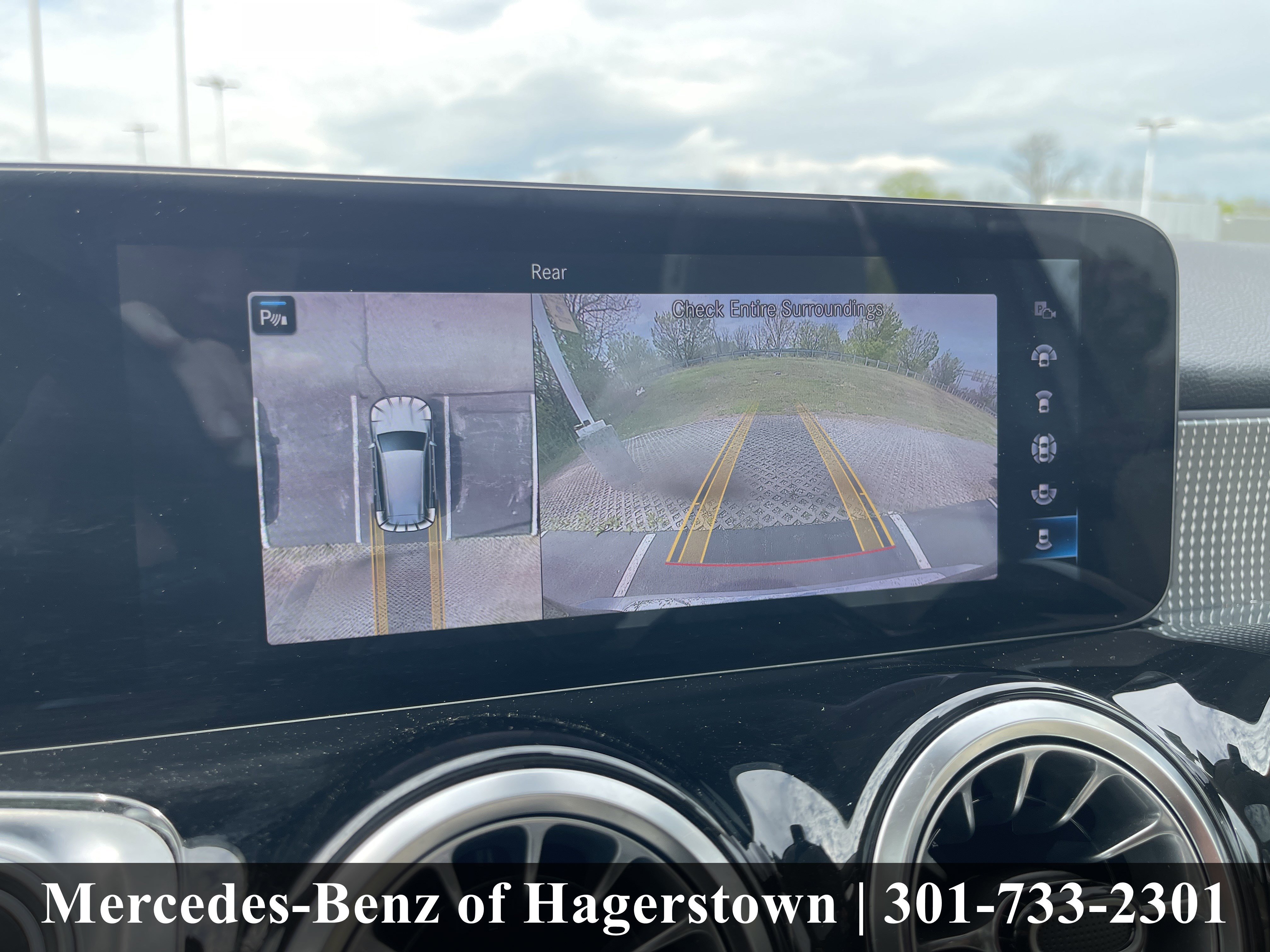 Certified Used 2022 Mountain Grey Metallic Mercedes-Benz GLB 250 4MATIC® SUV image 11