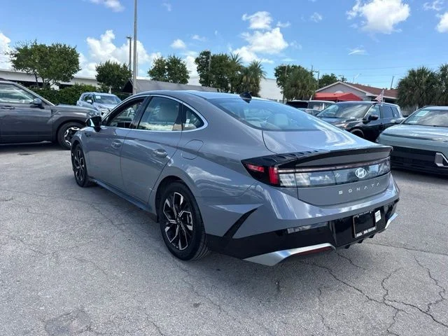 Used 2025 Blue Hyundai SEL image 5