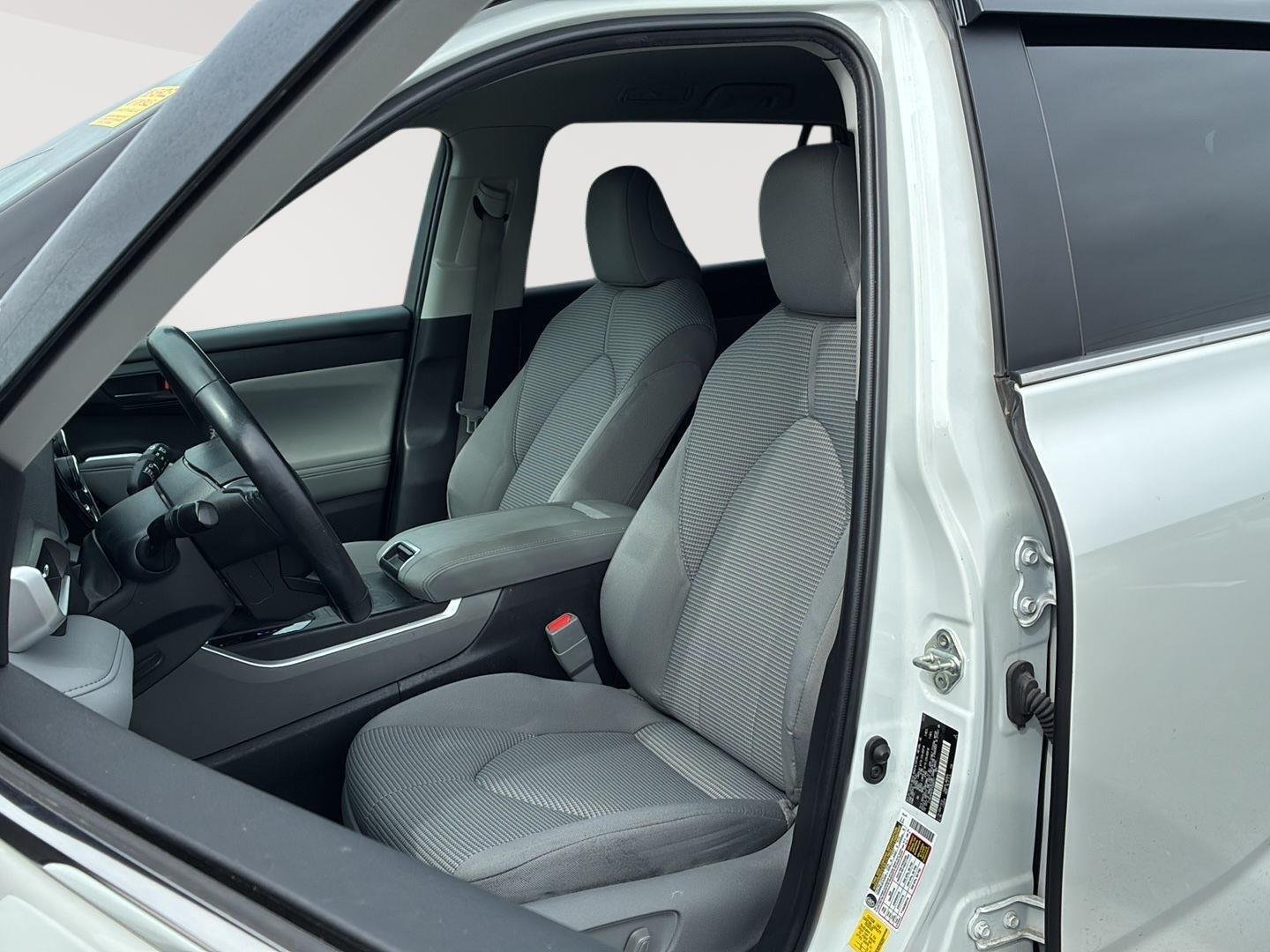 Used 2023 Wind Chill Pearl Toyota LE image 3