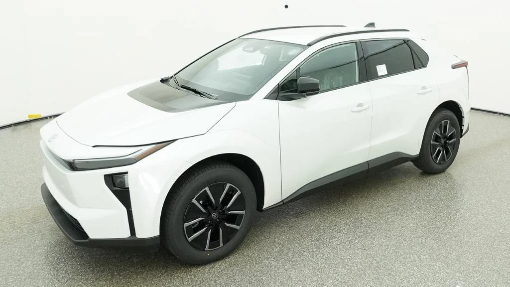 New 2026 Wind Chill Pearl Toyota XLE image 32