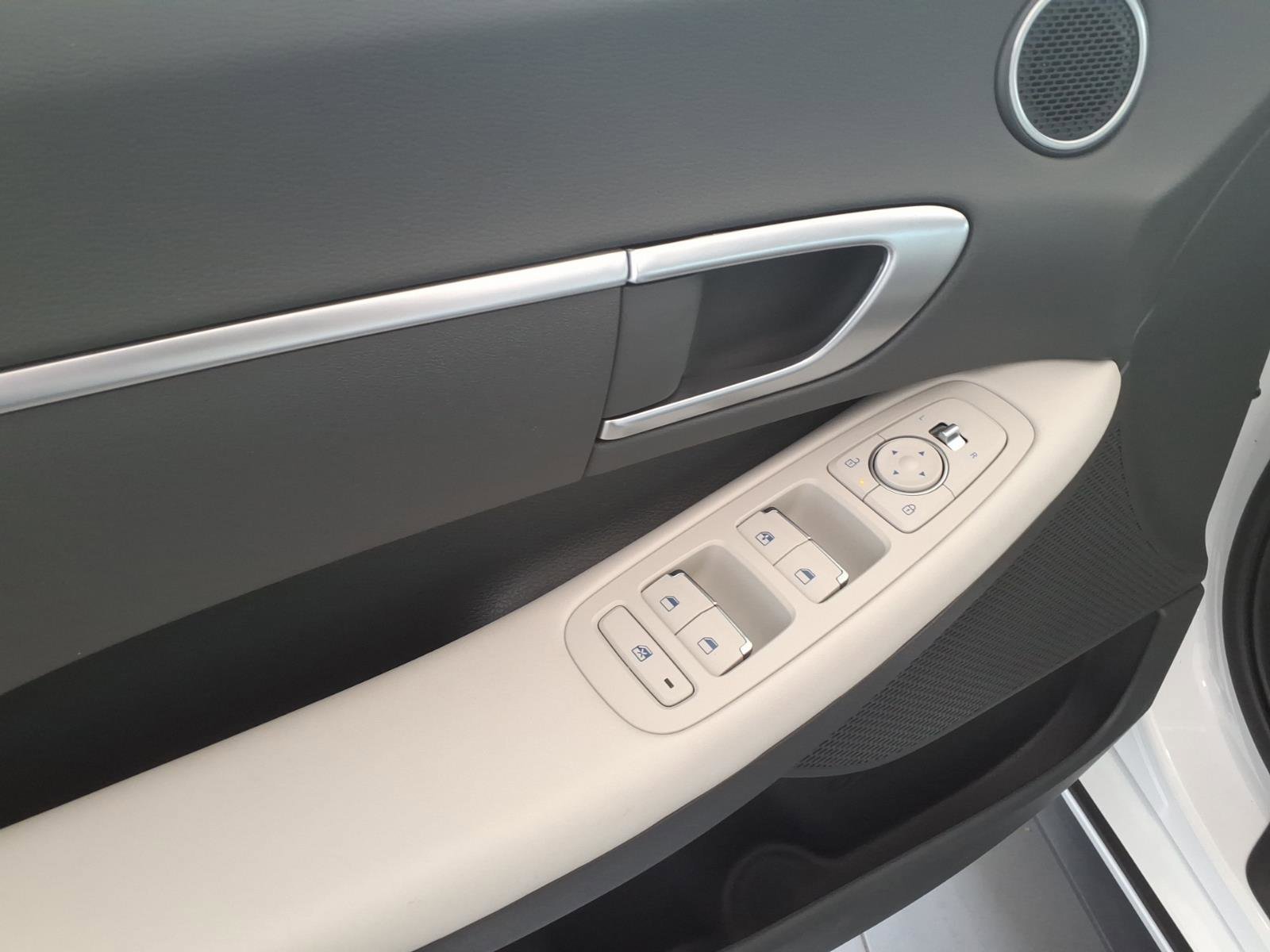 2025 Hyundai Sonata SE - Photo 12
