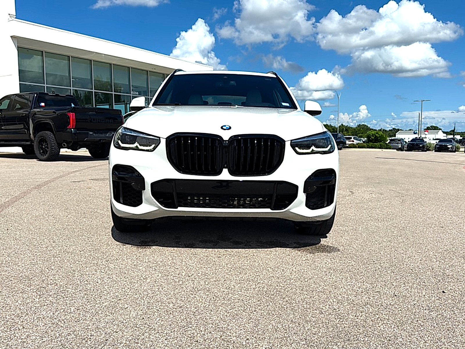 Used 2023 Alpine White BMW xDrive40i image 2