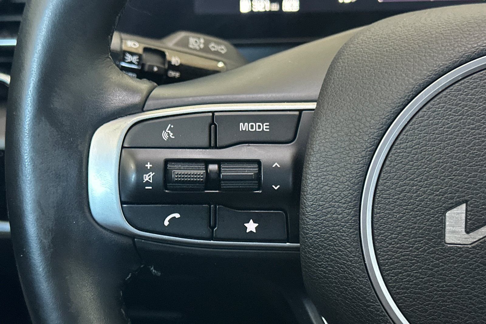 Used 2024 Green Kia X-Pro Prestige image 27