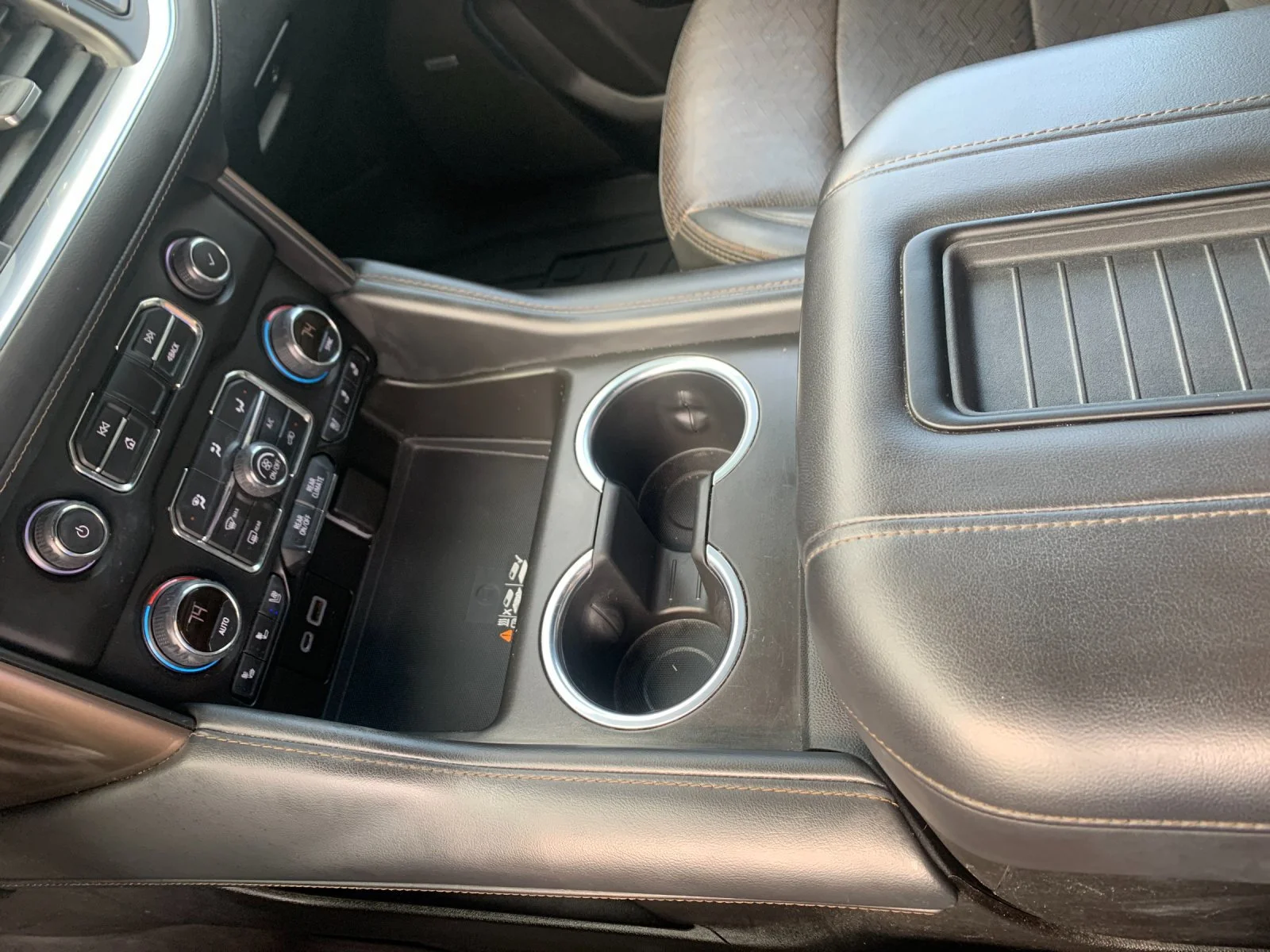 Used 2022 BLACK Chevrolet High Country image 23