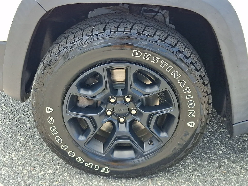Used 2020 Bright White Clearcoat Jeep Trailhawk image 29