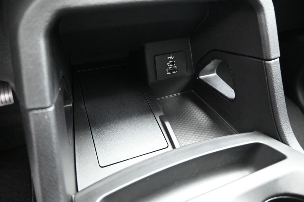 New 2026 Carbonized Gray Metallic Ford XLT image 15