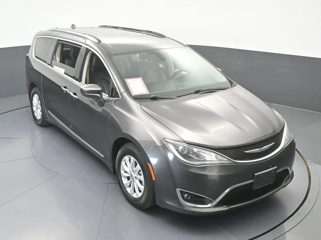 Used 2019 Granite Crystal Metallic Clearcoat Chrysler Touring L image 58