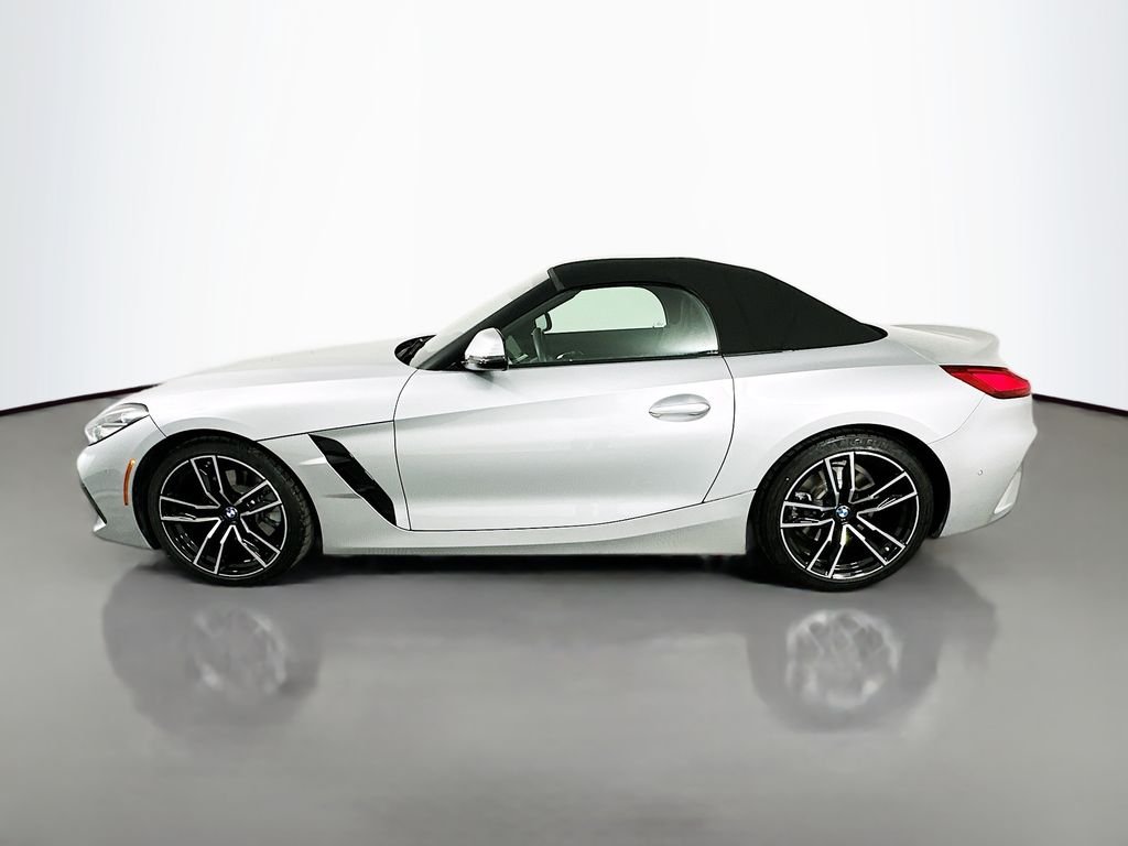 Used 2022 Glacier Silver Metallic BMW sDrive30i image 8