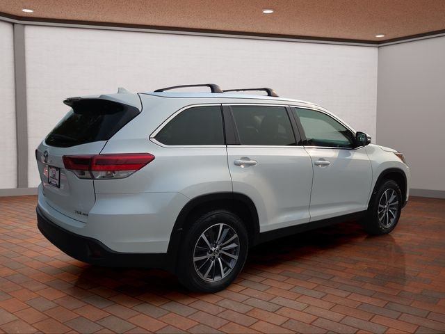 Used 2019 Blizzard Pearl Toyota XLE image 3