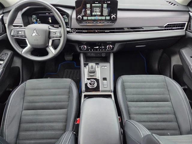 Used 2025 White Mitsubishi  image 11