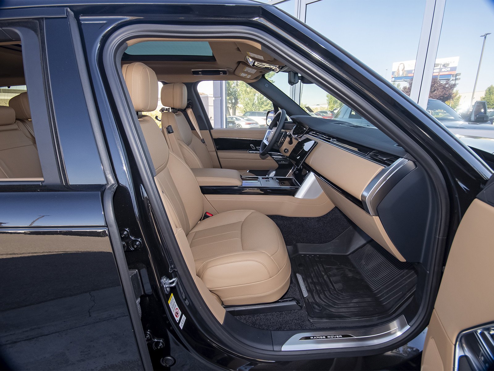 New 2026 Santorini Black Land Rover SE image 42