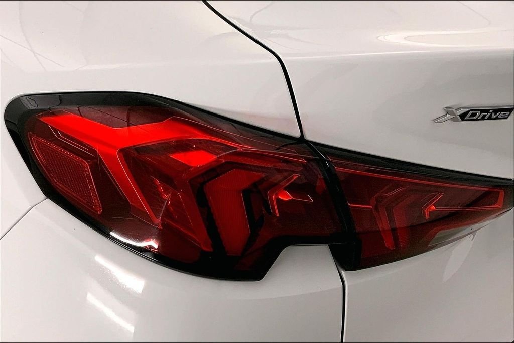 Used 2025 Alpine White BMW  image 28