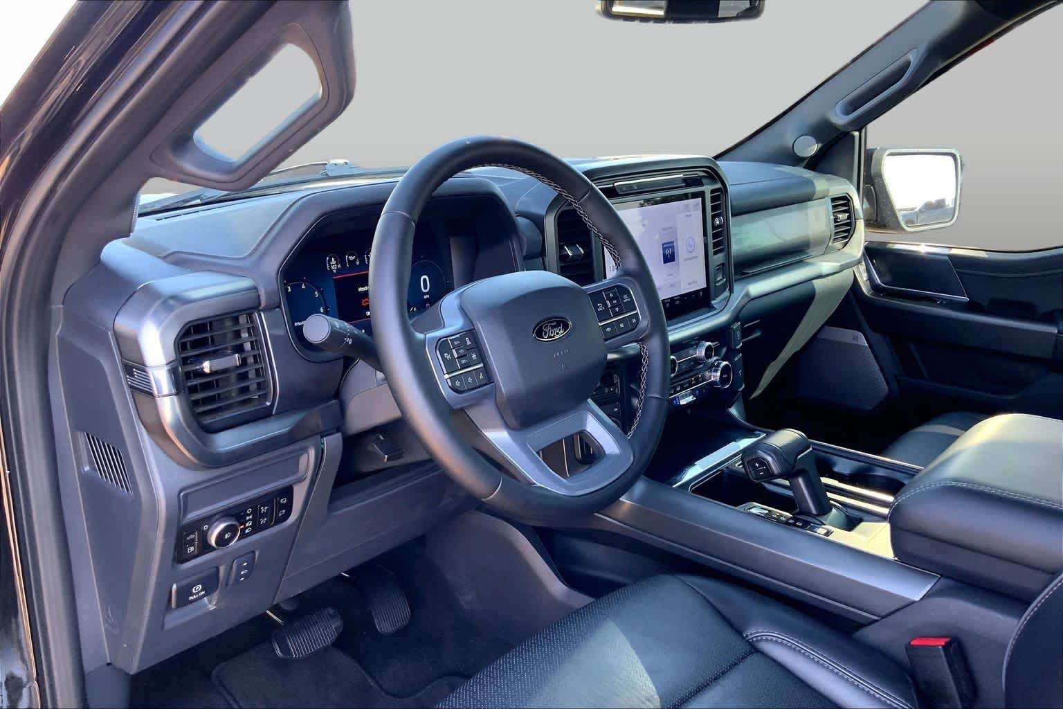 Used 2025 Agate Black Metallic Ford LARIAT image 18