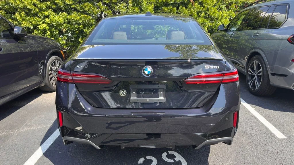 Used 2027 Carbon Black Metallic BMW 530i xDrive image 8